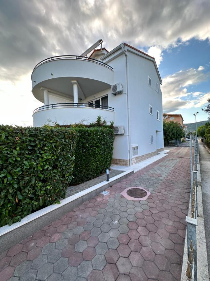 Apartments Villa Ohana Kaštela Kültér fotó