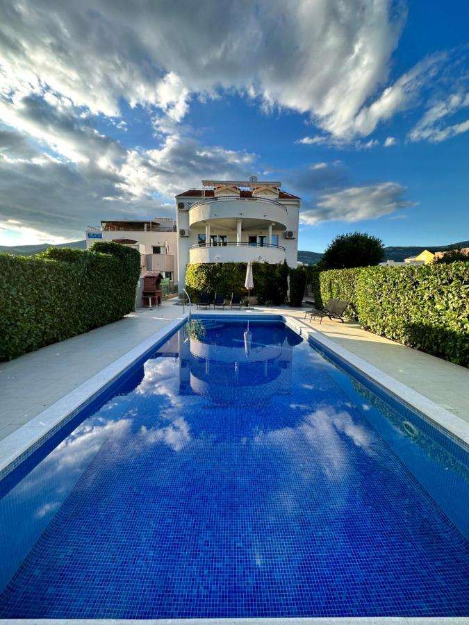 Apartments Villa Ohana Kaštela Kültér fotó